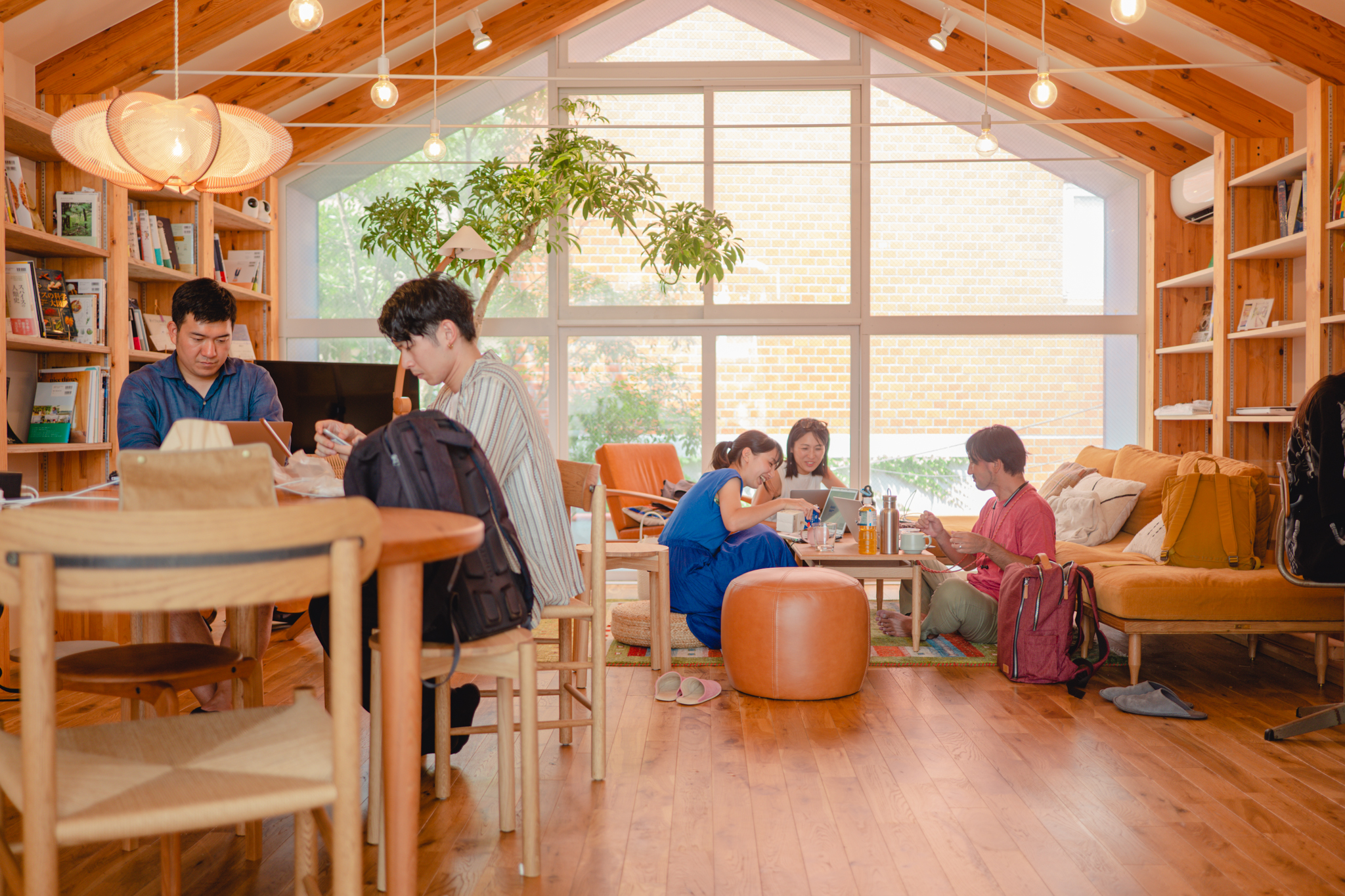 空間と人を写した35mmの写真
